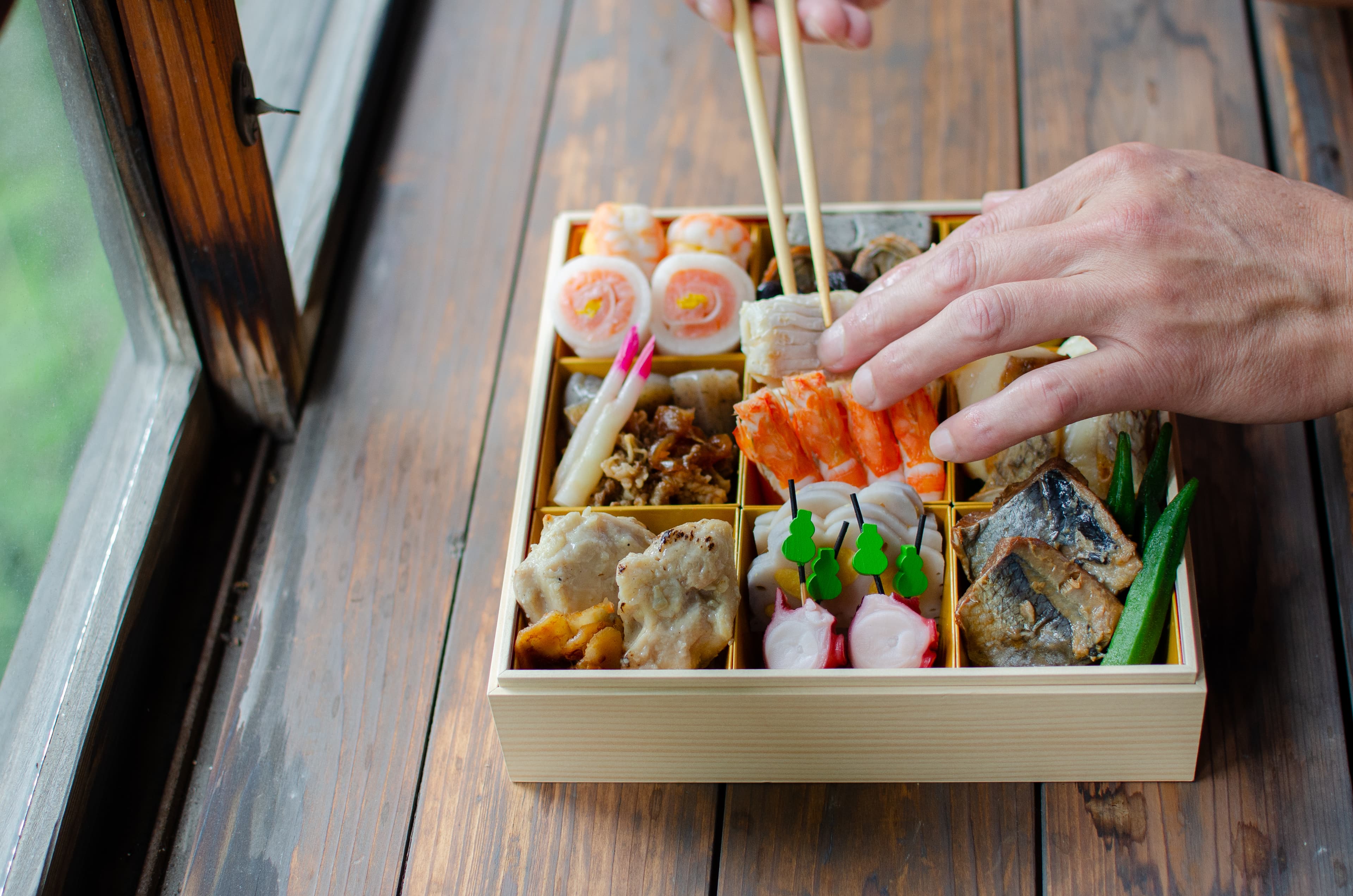 重箱に盛り付けた宮美殿の料理